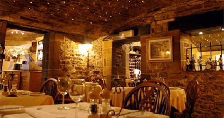 Le Caveau